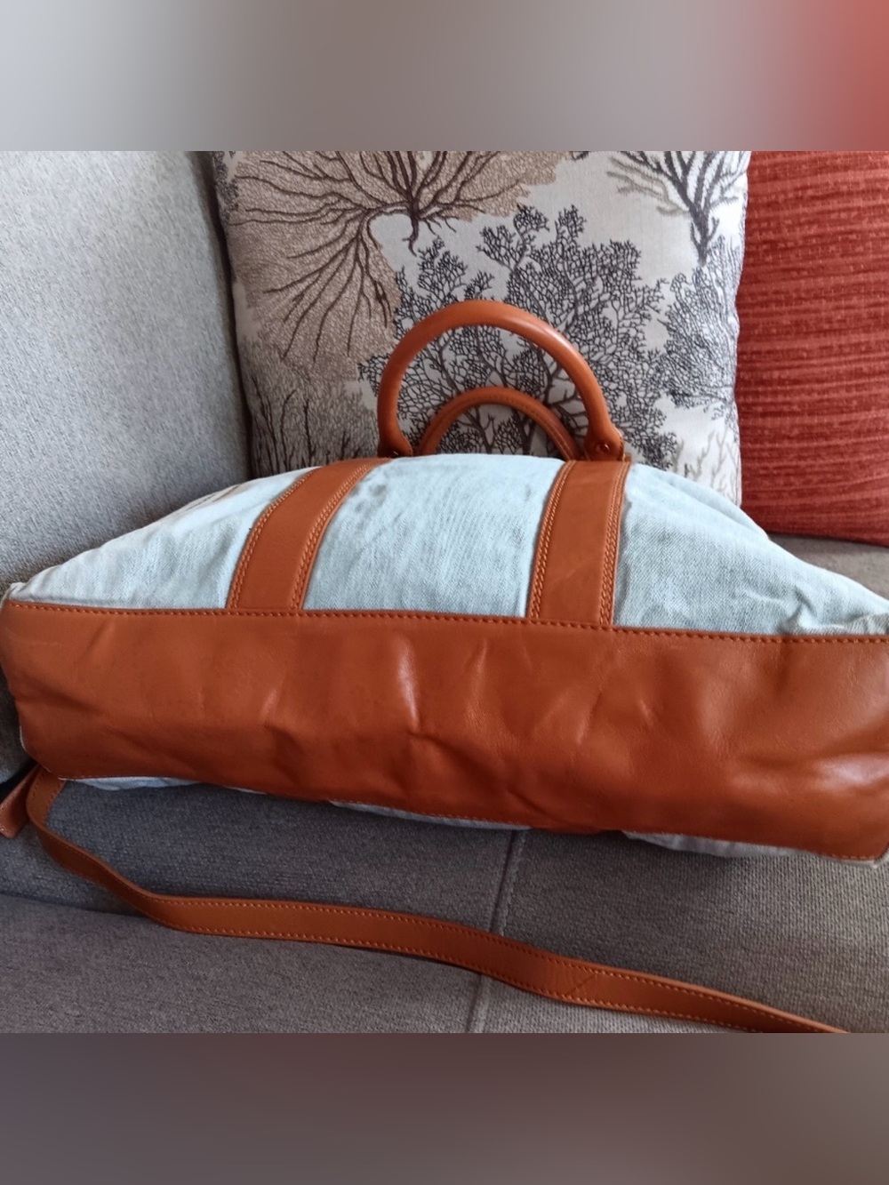 Tory Burch Light Blue Denim Bag with Tan Leather Trim - Picture 4 of 5